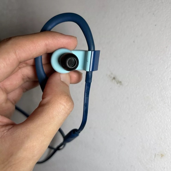 Powerbeats3 Wireless In-Ear Headphones - Flash Blue - Picture 9 of 14